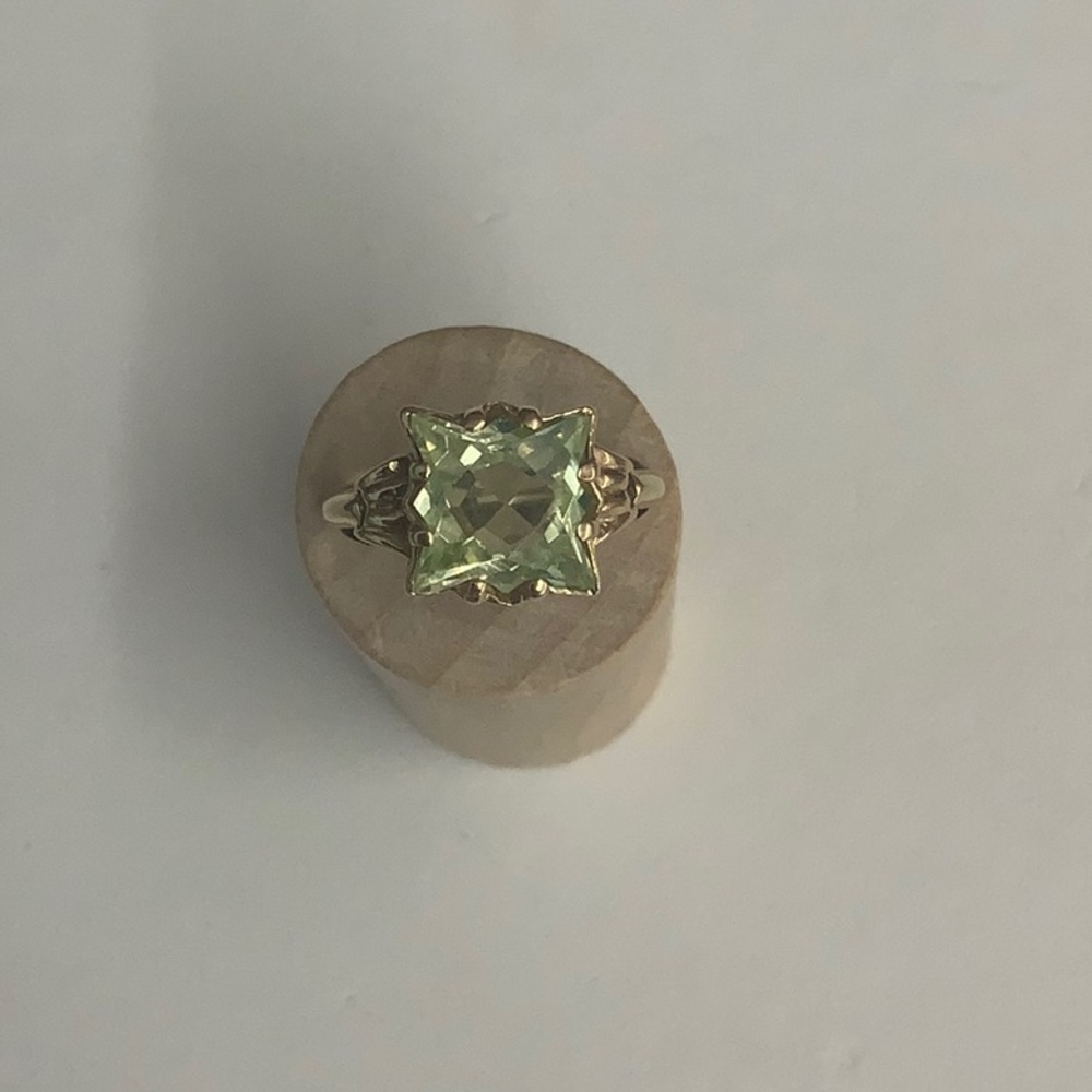 Stunning Peridot Gold Ring